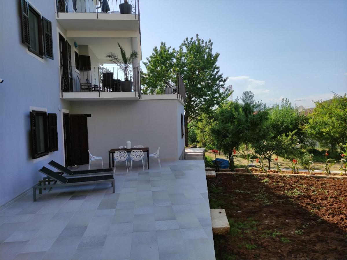Apartvilla Castropola Exteriör bild